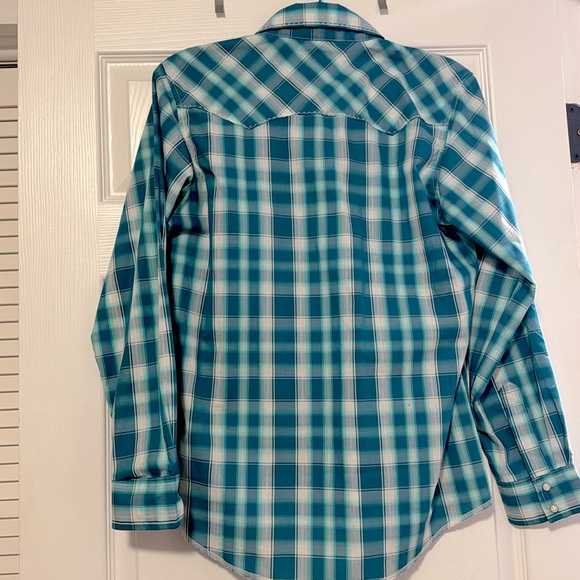 Like New Wrangler Pearl Button Down! - Picture 4 of 4